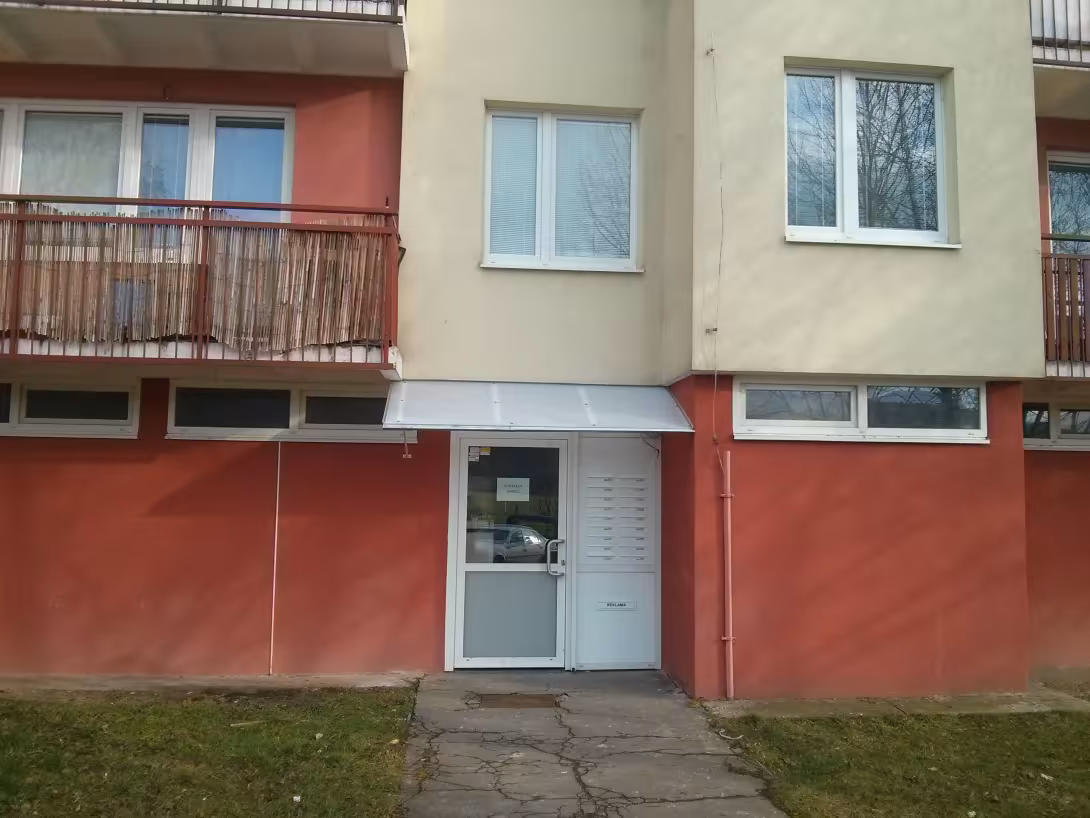 Poštové schránky do dverí paneláku